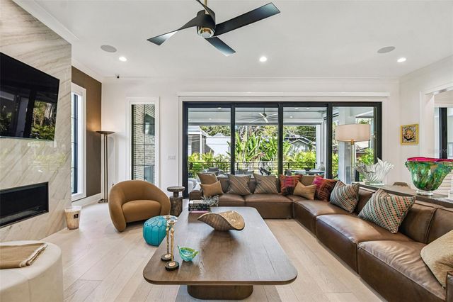 2915 W HARBOR VIEW AVENUE, Tampa, FL 33611