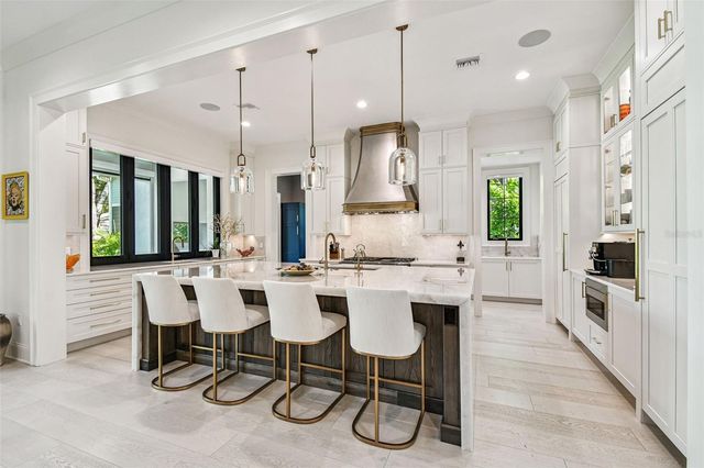 2915 W HARBOR VIEW AVENUE, Tampa, FL 33611