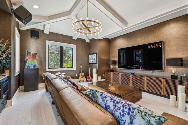 2915 W HARBOR VIEW AVENUE, Tampa, FL 33611