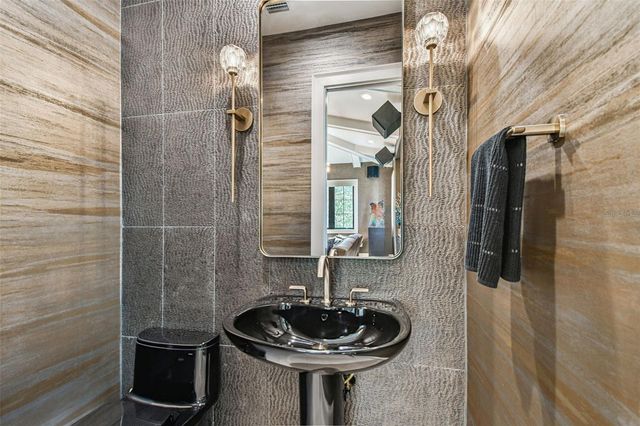 2915 W HARBOR VIEW AVENUE, Tampa, FL 33611