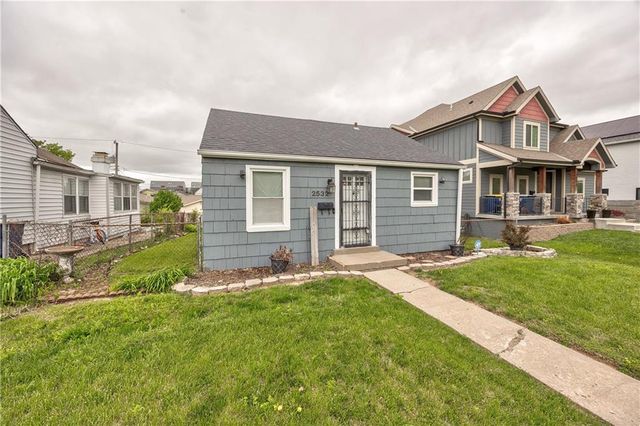 2532 W Paseo Boulevard, Kansas City, MO 64108