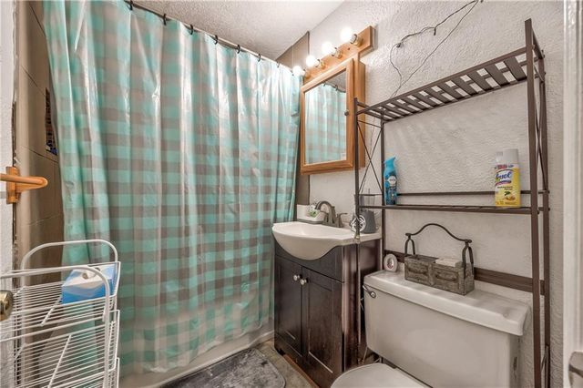 2532 W Paseo Boulevard, Kansas City, MO 64108