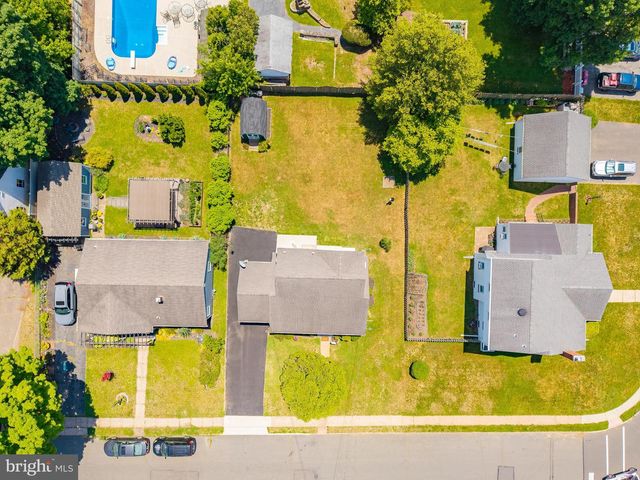 15 BRIGHTEN, Hamilton, NJ 08619