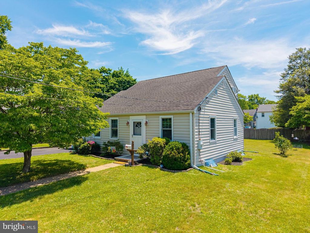 15 BRIGHTEN, Hamilton, NJ 08619