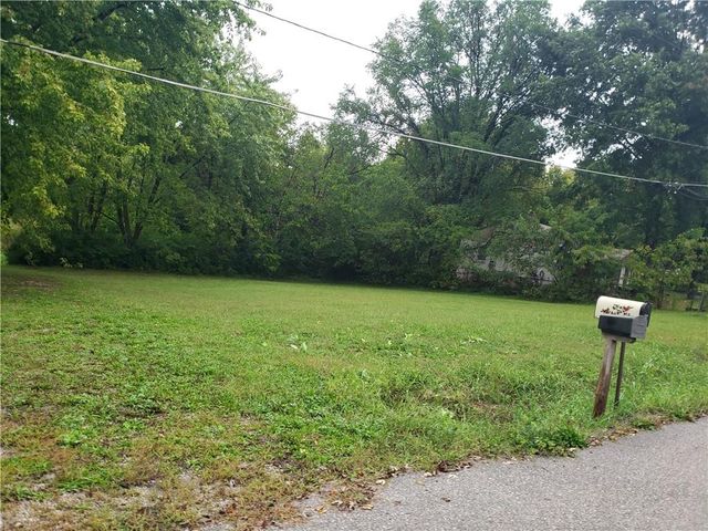 805 N Allen Road, Independence, MO 64056