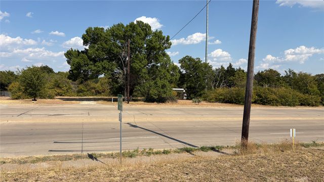 4560 N University Hills Boulevard, Lancaster, TX 75134