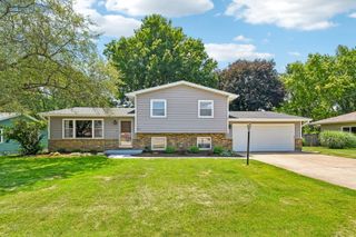 213 E Willow Street, Elburn, IL 60119