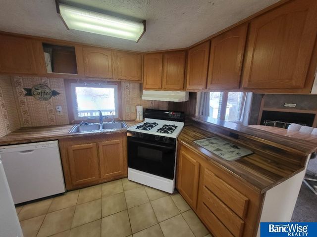 2220 W Laguna Road, Lincoln, NE 68522