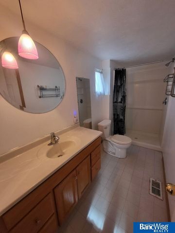 2220 W Laguna Road, Lincoln, NE 68522