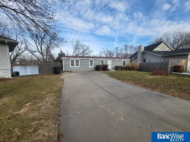 2220 W Laguna Road, Lincoln, NE 68522