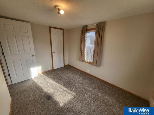 2220 W Laguna Road, Lincoln, NE 68522