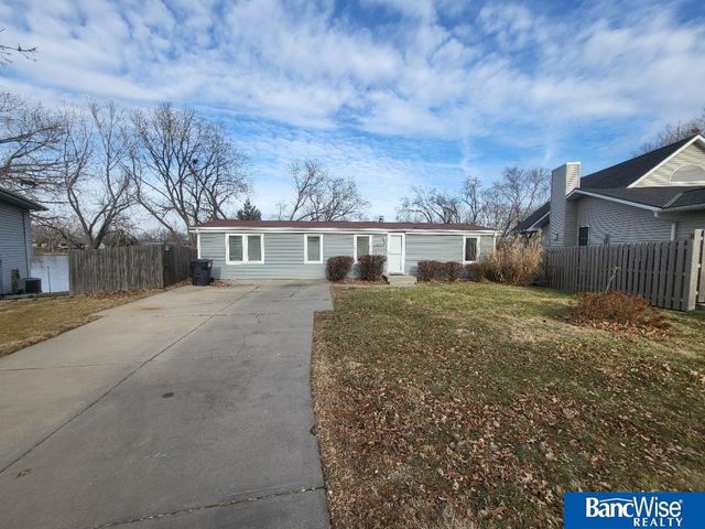 2220 W Laguna Road, Lincoln, NE 68522