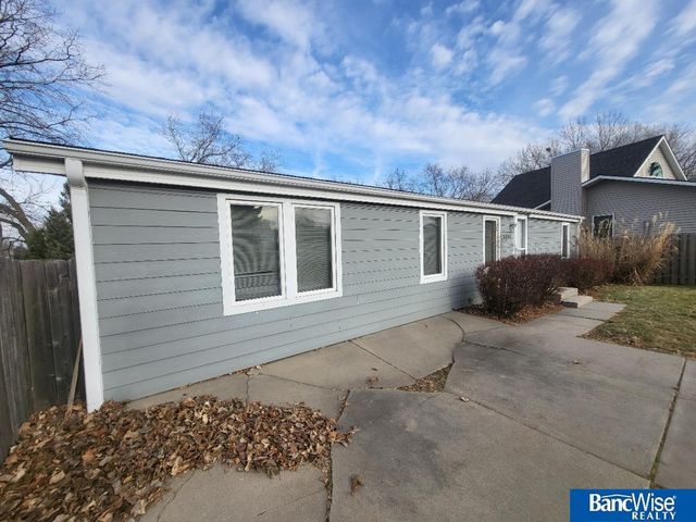 2220 W Laguna Road, Lincoln, NE 68522