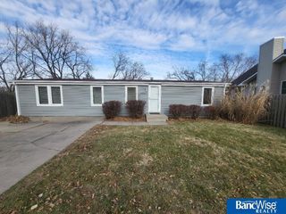 2220 W Laguna Road, Lincoln, NE 68522