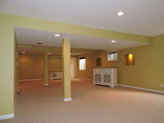 2906 Glenarye Drive, Lindenhurst, IL 60046