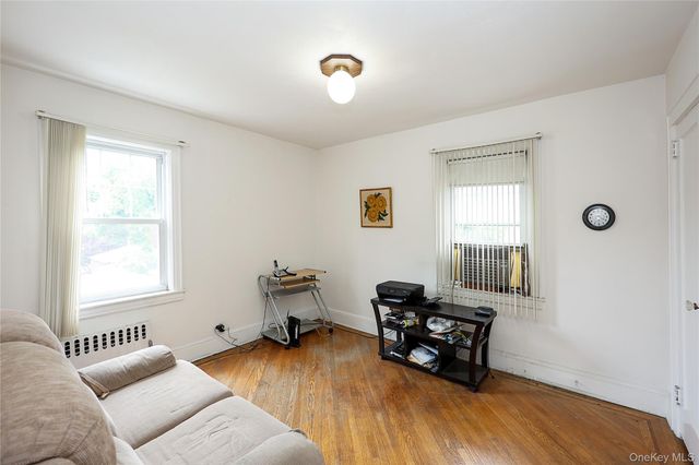 48 Surrey Commons, Lynbrook, NY 11563