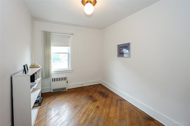 48 Surrey Commons, Lynbrook, NY 11563
