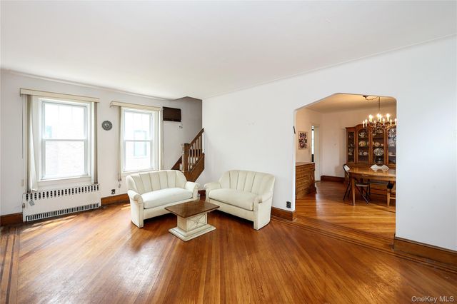 48 Surrey Commons, Lynbrook, NY 11563