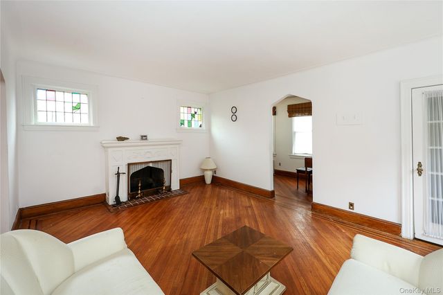 48 Surrey Commons, Lynbrook, NY 11563
