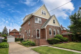 48 Surrey Commons, Lynbrook, NY 11563
