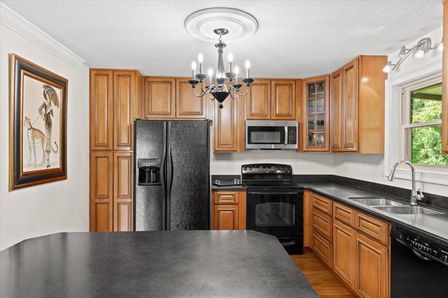 74 Kriswood Drive, Rossville, GA 30741