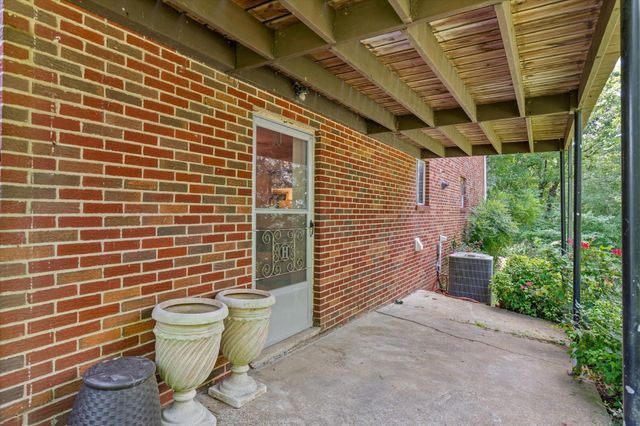 74 Kriswood Drive, Rossville, GA 30741