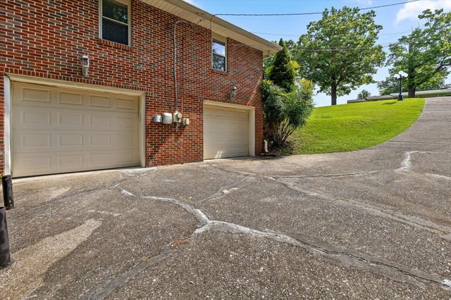 74 Kriswood Drive, Rossville, GA 30741