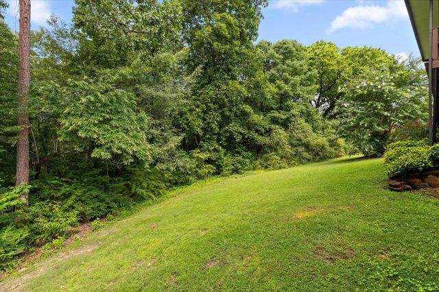 74 Kriswood Drive, Rossville, GA 30741