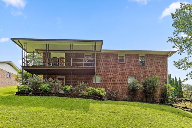 74 Kriswood Drive, Rossville, GA 30741
