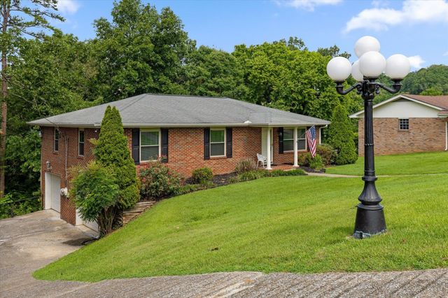 74 Kriswood Drive, Rossville, GA 30741