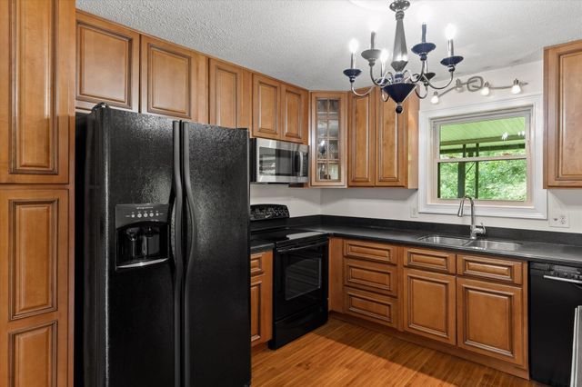 74 Kriswood Drive, Rossville, GA 30741