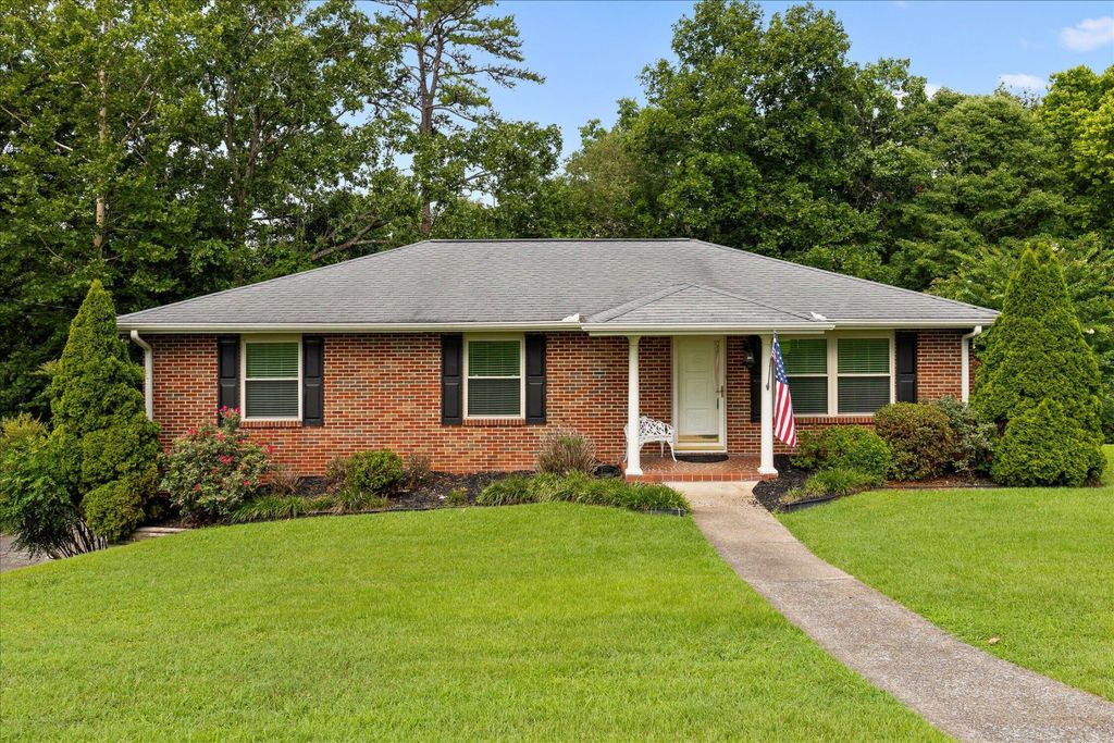 74 Kriswood Drive, Rossville, GA 30741