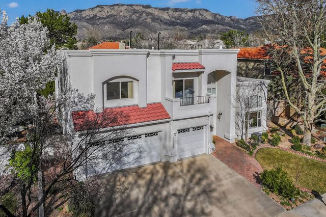 11209 Desert Classic Lane NE, Albuquerque, NM 87111