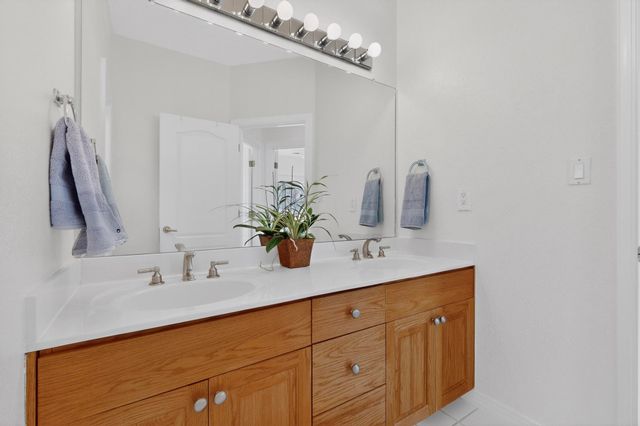 11209 Desert Classic Lane NE, Albuquerque, NM 87111