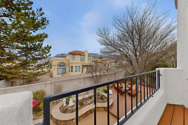 11209 Desert Classic Lane NE, Albuquerque, NM 87111