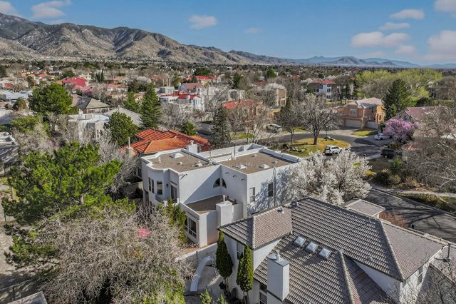 11209 Desert Classic Lane NE, Albuquerque, NM 87111