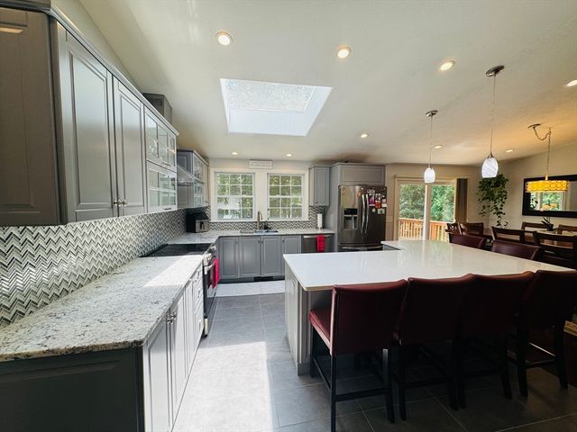 7 Thomas Dr, Framingham, MA 01701