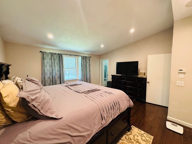 7 Thomas Dr, Framingham, MA 01701