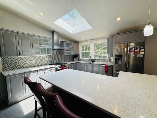 7 Thomas Dr, Framingham, MA 01701