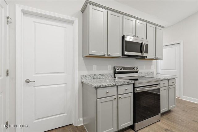 107 Gray Wolf Way, Lenoir City, TN 37771