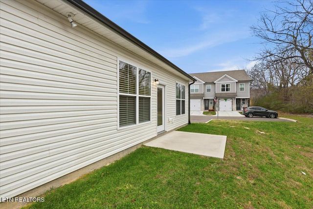 107 Gray Wolf Way, Lenoir City, TN 37771