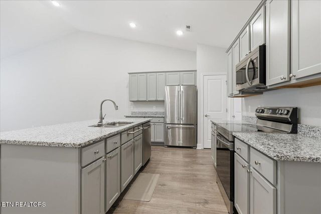 107 Gray Wolf Way, Lenoir City, TN 37771