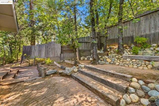 24129 Awahanee Rd., Sonora, CA 95370