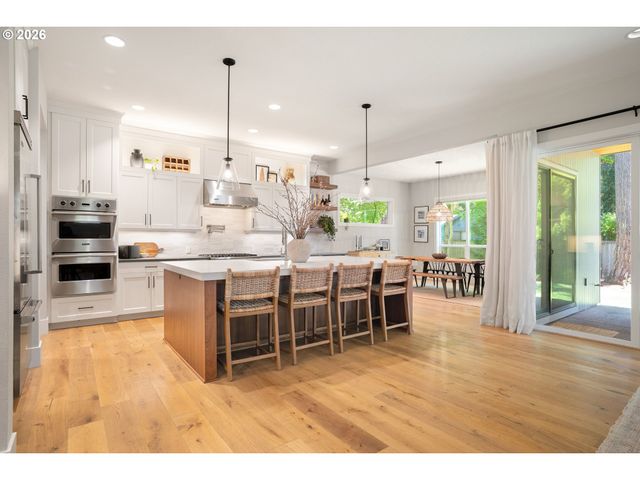 17484 BRYANT Rd, Lake Oswego, OR 97035