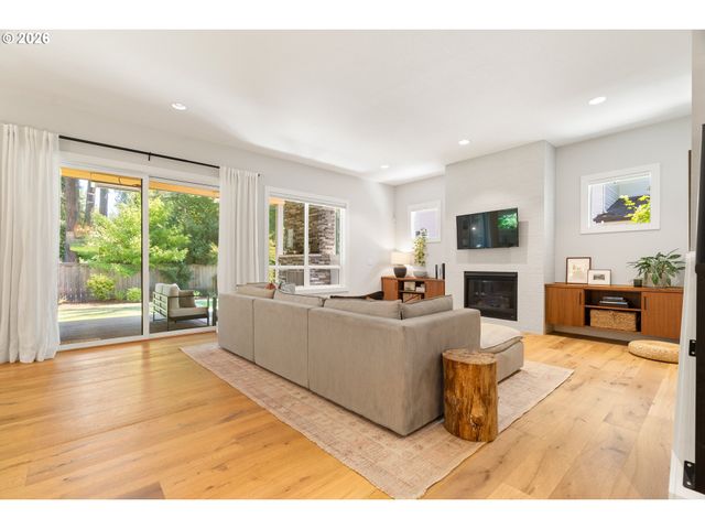 17484 BRYANT Rd, Lake Oswego, OR 97035