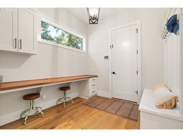 17484 BRYANT Rd, Lake Oswego, OR 97035