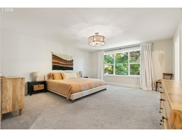 17484 BRYANT Rd, Lake Oswego, OR 97035