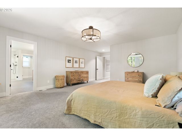 17484 BRYANT Rd, Lake Oswego, OR 97035