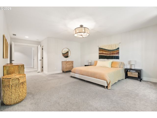 17484 BRYANT Rd, Lake Oswego, OR 97035