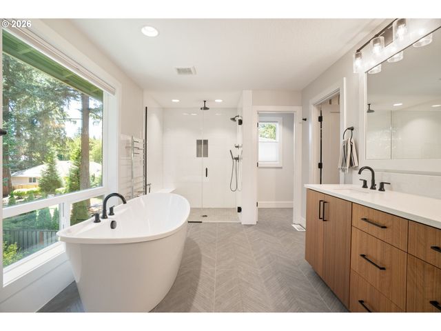 17484 BRYANT Rd, Lake Oswego, OR 97035